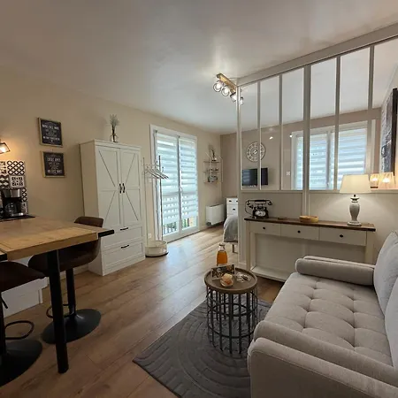 L'ecrin D'eiffel Grand Très Bien équipée 2ème étage Avec Ascenseur Parking Privatif 5 Mn En Voiture Du Centre De 15 Mn De La D'arromanches Appartement *