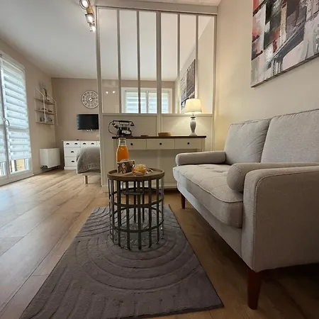 Appartement L'ecrin D'eiffel Grand Très Bien équipée 2ème étage Avec Ascenseur Parking Privatif 5 Mn En Voiture Du Centre De 15 Mn De La D'arromanches *