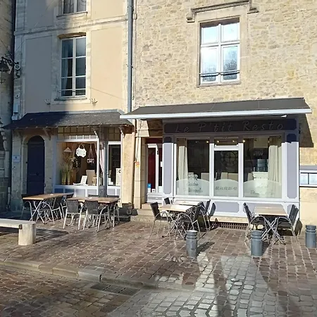 L'ecrin D'eiffel Grand Très Bien équipée 2ème étage Avec Ascenseur Parking Privatif 5 Mn En Voiture Du Centre De 15 Mn De La D'arromanches