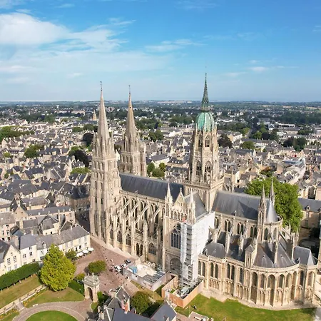 Appartement L'ecrin D'eiffel Grand Très Bien équipée 2ème étage Avec Ascenseur Parking Privatif 5 Mn En Voiture Du Centre De 15 Mn De La D'arromanches *